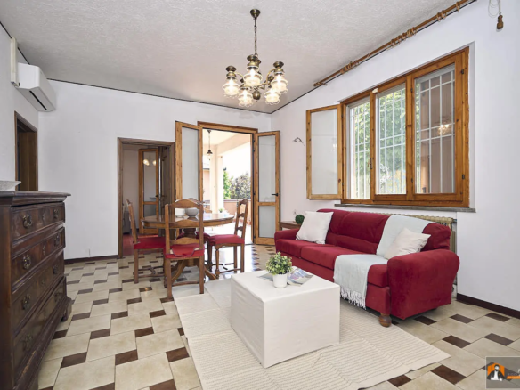 VILLA/CASA INDIPENDENTE in VENDITA a SAN GABRIELE DI BARICELLA | GIARDINO PRIVATO di 850MQ e PISCINA