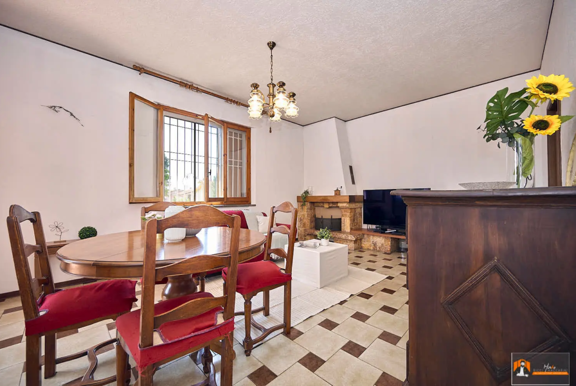 VILLA/CASA INDIPENDENTE in VENDITA a SAN GABRIELE DI BARICELLA | GIARDINO PRIVATO di 850MQ e PISCINA