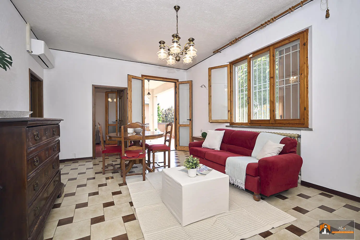 VILLA/CASA INDIPENDENTE in VENDITA a SAN GABRIELE DI BARICELLA | GIARDINO PRIVATO di 850MQ e PISCINA