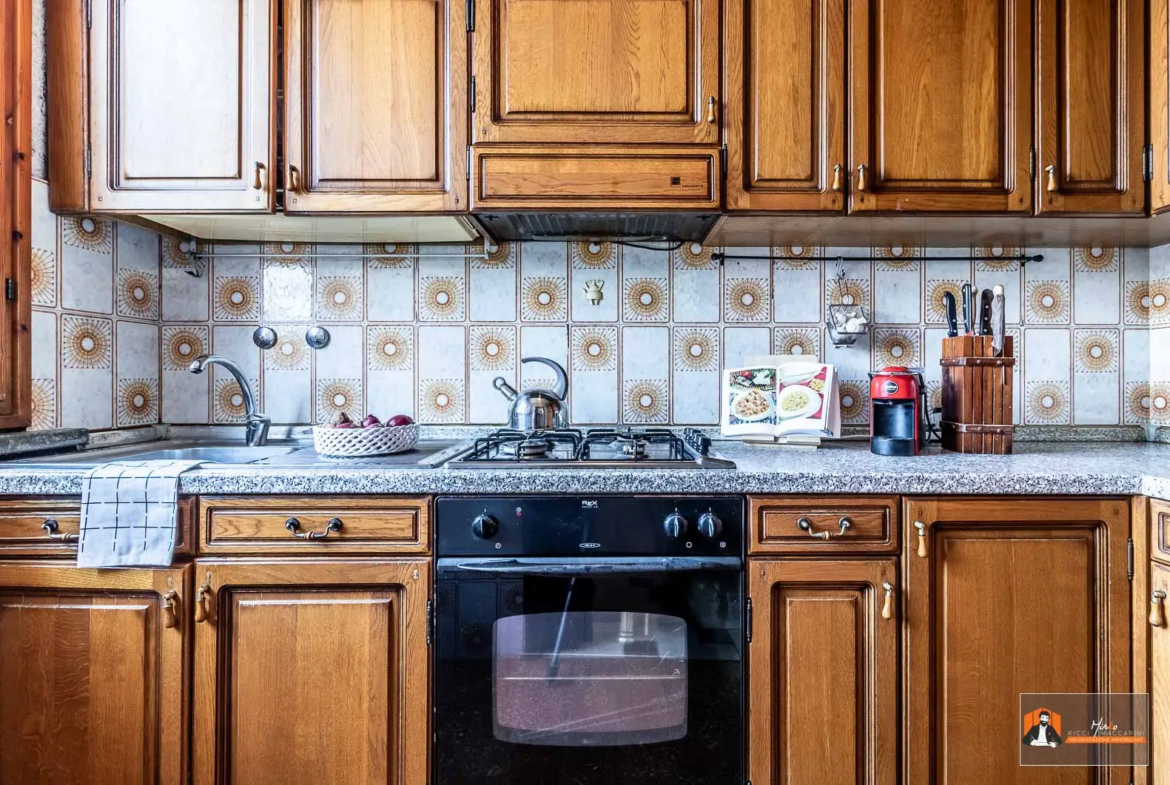 VILLA/CASA INDIPENDENTE in VENDITA a SAN GABRIELE DI BARICELLA | GIARDINO PRIVATO di 850MQ e PISCINA