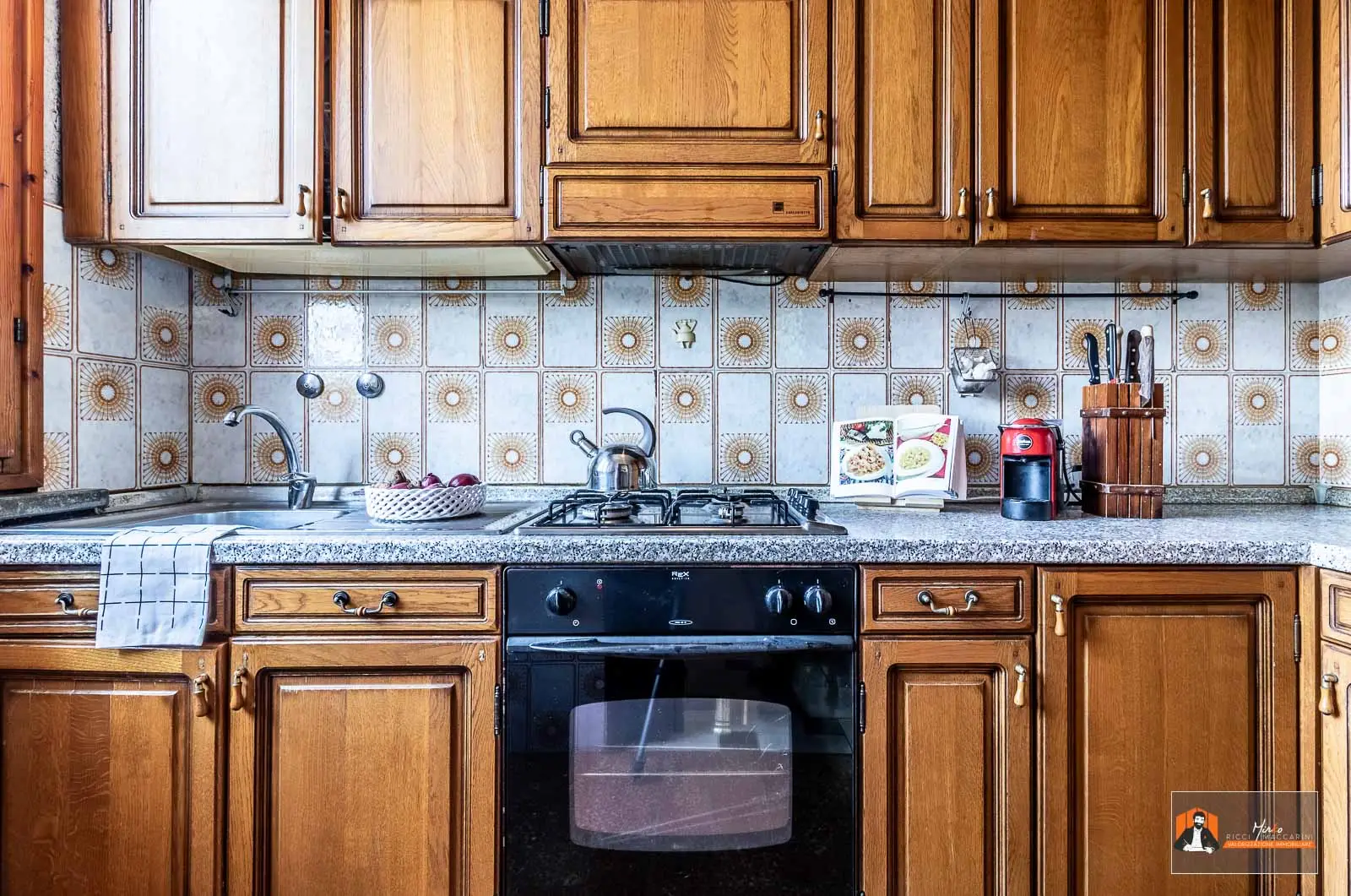VILLA/CASA INDIPENDENTE in VENDITA a SAN GABRIELE DI BARICELLA | GIARDINO PRIVATO di 850MQ e PISCINA