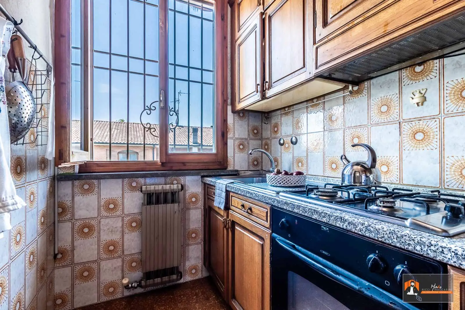 VILLA/CASA INDIPENDENTE in VENDITA a SAN GABRIELE DI BARICELLA | GIARDINO PRIVATO di 850MQ e PISCINA