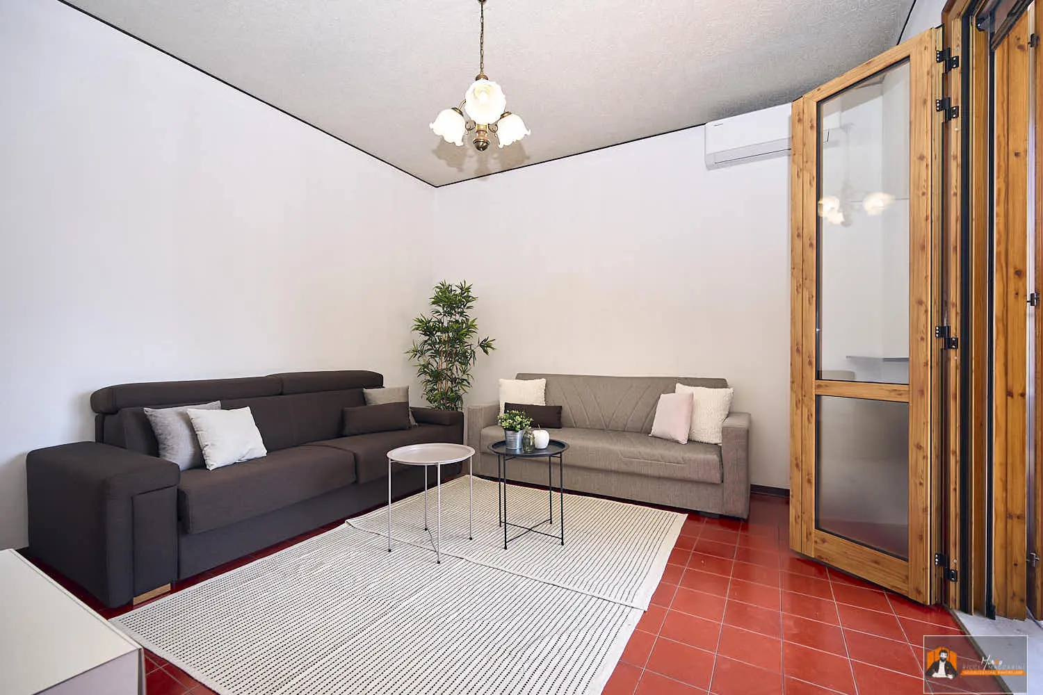 VILLA/CASA INDIPENDENTE in VENDITA a SAN GABRIELE DI BARICELLA | GIARDINO PRIVATO di 850MQ e PISCINA
