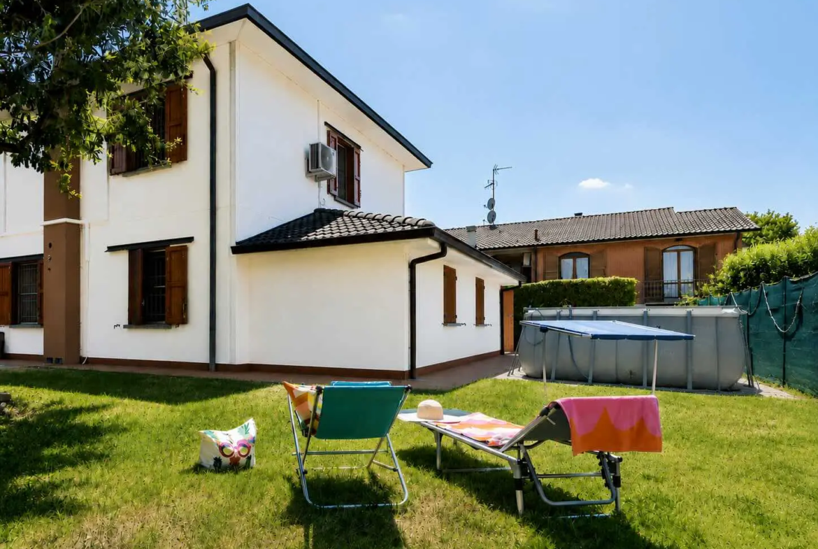 VILLA/CASA INDIPENDENTE in VENDITA a SAN GABRIELE DI BARICELLA | GIARDINO PRIVATO di 850MQ e PISCINA