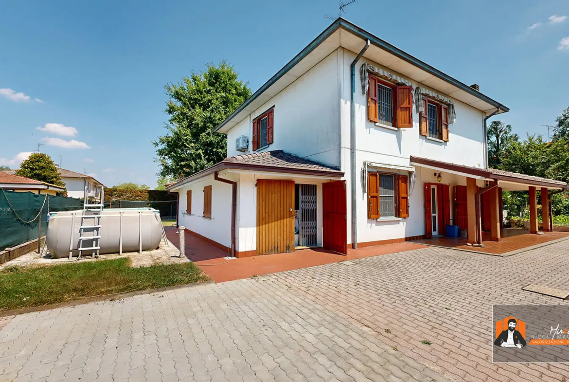 VILLA/CASA INDIPENDENTE in VENDITA a SAN GABRIELE DI BARICELLA | GIARDINO PRIVATO di 850MQ e PISCINA