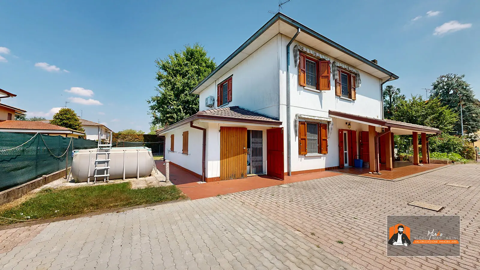 VILLA/CASA INDIPENDENTE in VENDITA a SAN GABRIELE DI BARICELLA | GIARDINO PRIVATO di 850MQ e PISCINA