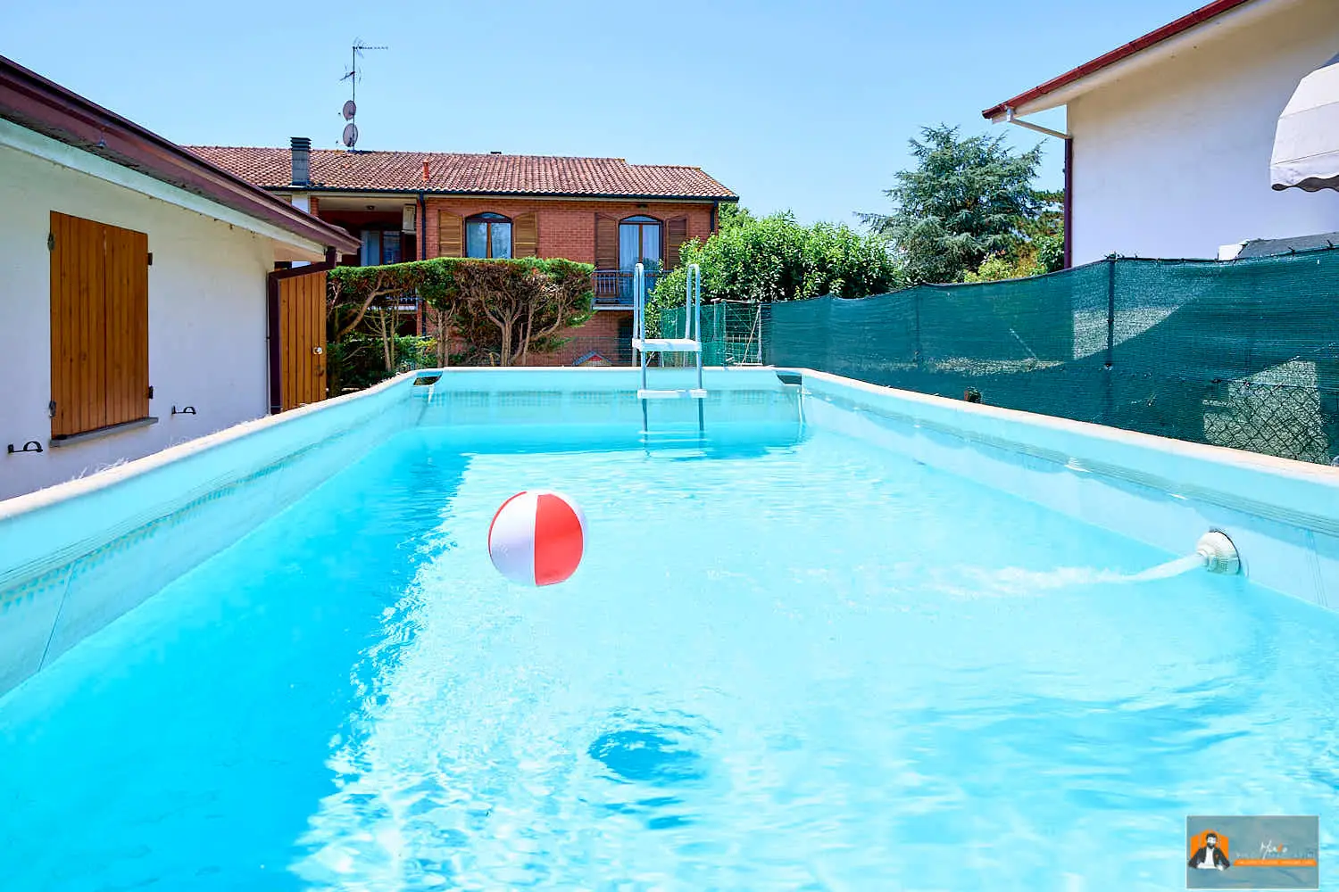 VILLA/CASA INDIPENDENTE in VENDITA a SAN GABRIELE DI BARICELLA | GIARDINO PRIVATO di 850MQ e PISCINA