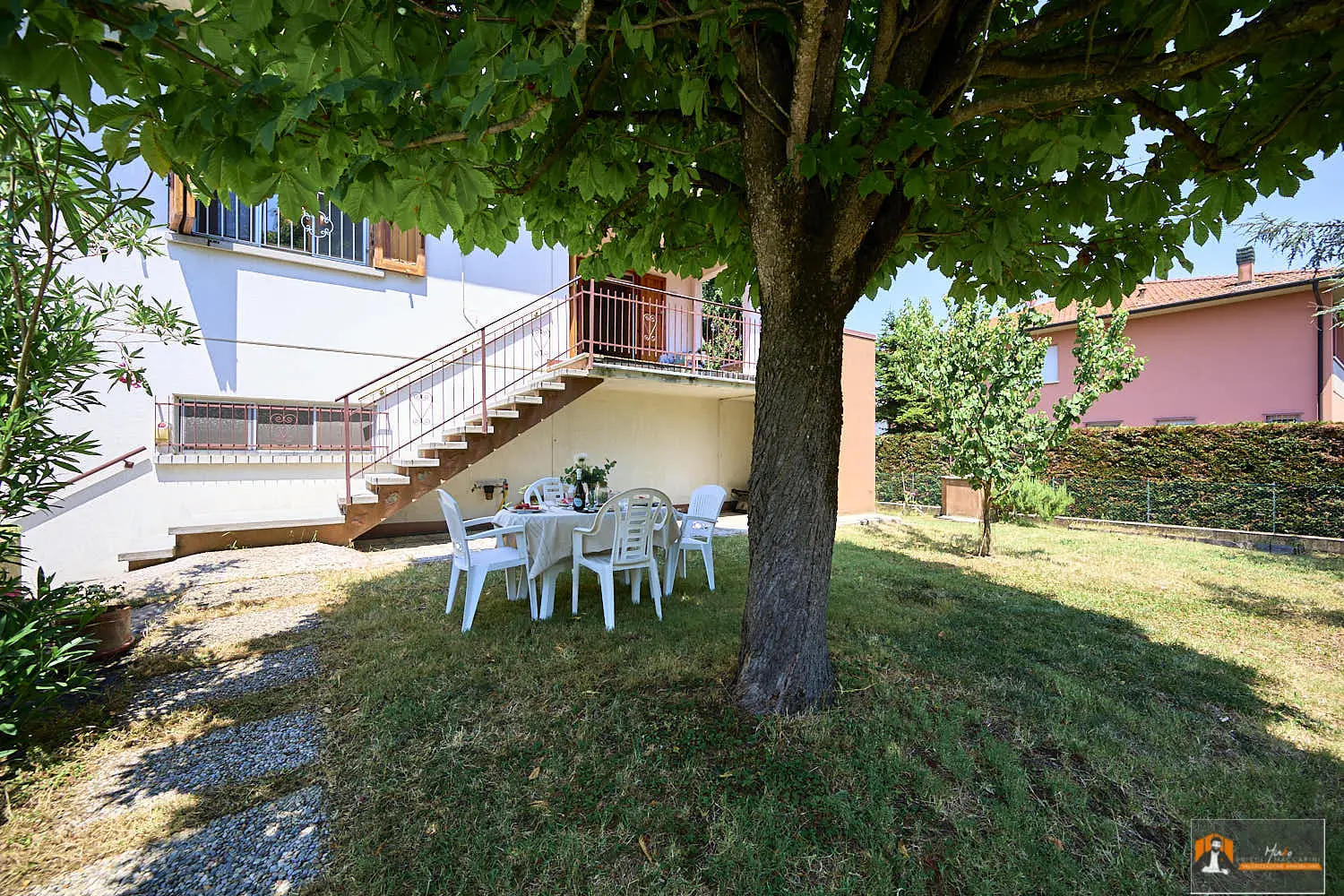 VILLA/CASA INDIPENDENTE in VENDITA a SAN GABRIELE DI BARICELLA | GIARDINO PRIVATO di 850MQ e PISCINA