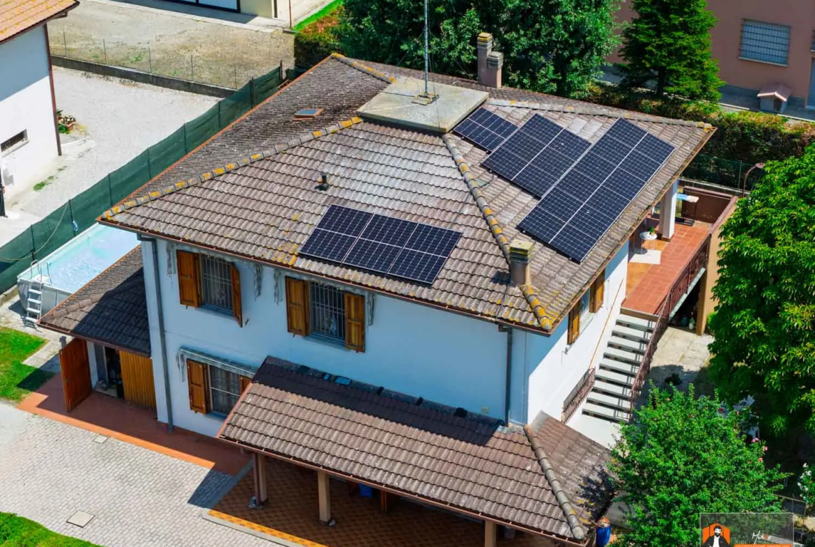 VILLA/CASA INDIPENDENTE in VENDITA a SAN GABRIELE DI BARICELLA | GIARDINO PRIVATO di 850MQ e PISCINA