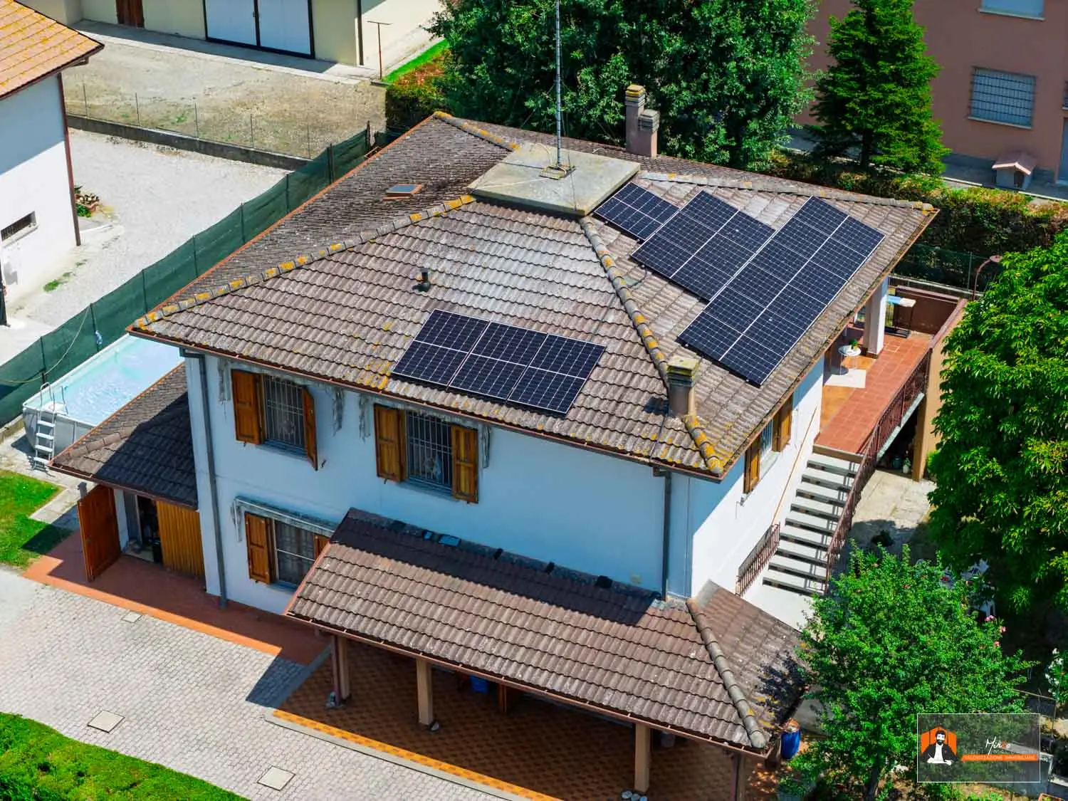 VILLA/CASA INDIPENDENTE in VENDITA a SAN GABRIELE DI BARICELLA | GIARDINO PRIVATO di 850MQ e PISCINA