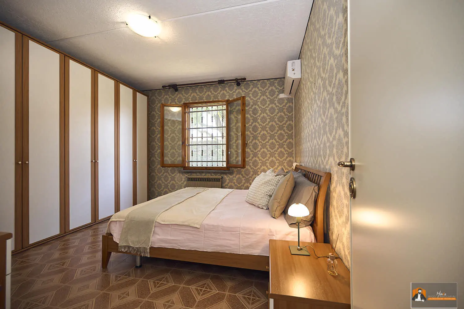 VILLA/CASA INDIPENDENTE in VENDITA a SAN GABRIELE DI BARICELLA | GIARDINO PRIVATO di 850MQ e PISCINA